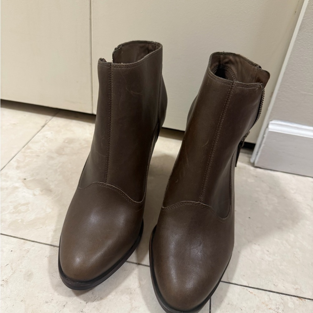 UGG Women's Dark Brown Heeled Boots - Picture 5 of 8